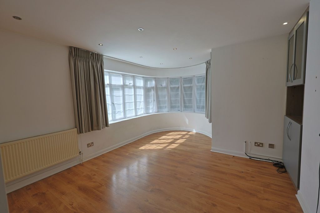 Property photo 2 of 7 4418331