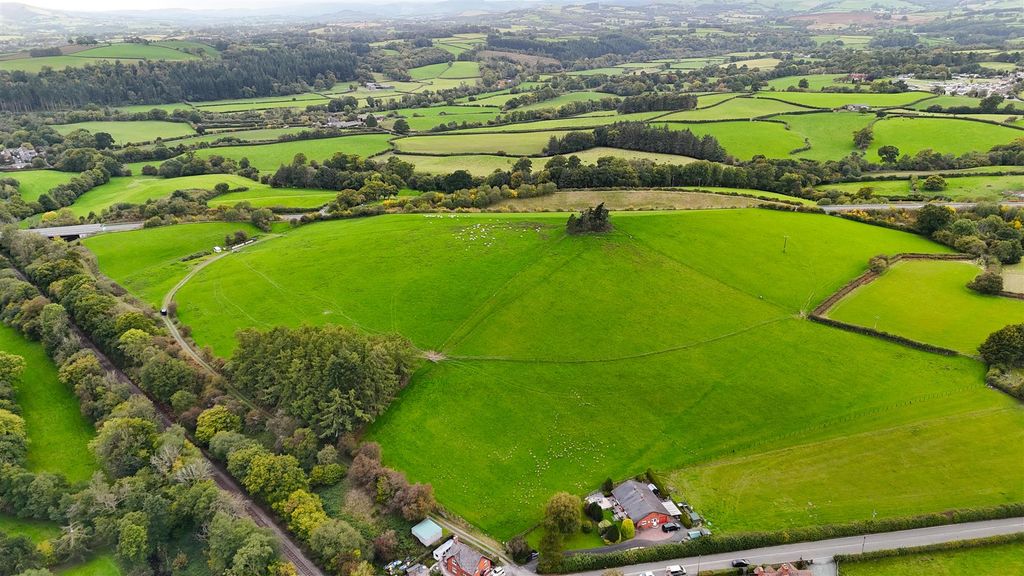 Property photo 3 of 8 Dji_20250930171506_0468_D.Jpg