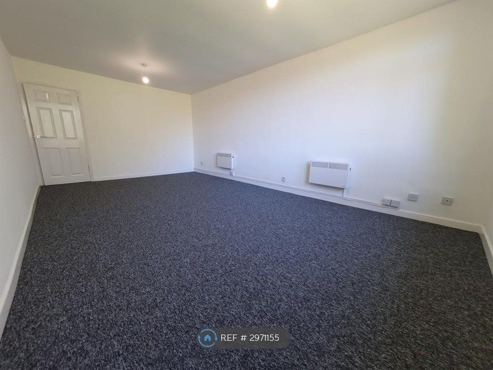 Property photo 3 of 18 Lounge 1