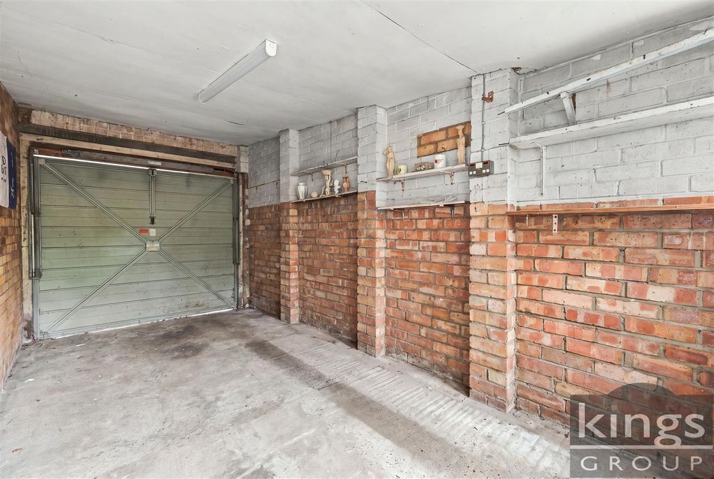 Property photo 3 of 27
