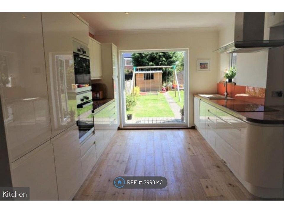 Property photo 3 of 22 Kitchen