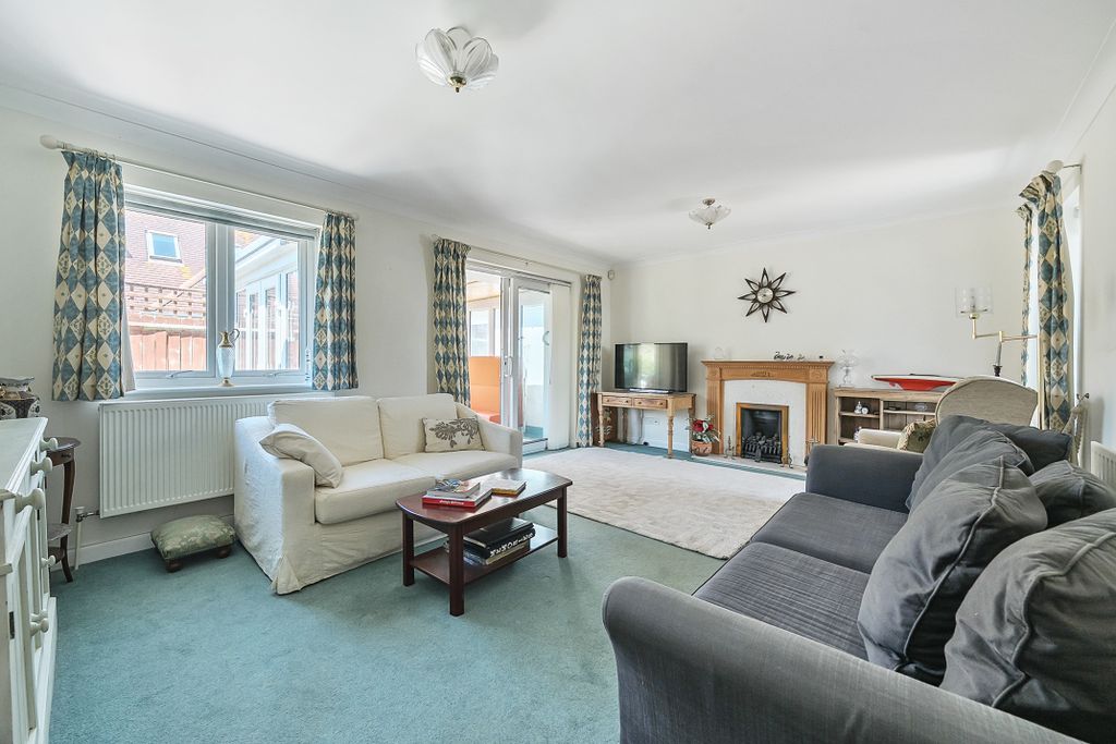 Property photo 2 of 11
