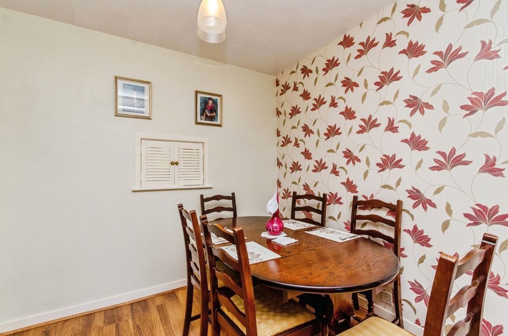 Property photo 3 of 17 Photo