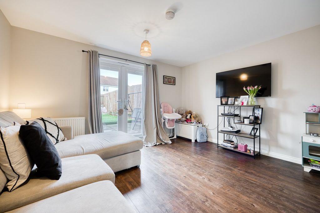 Property photo 2 of 25