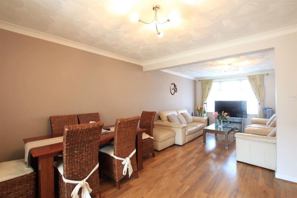 Property photo 3 of 13 Through Lounge