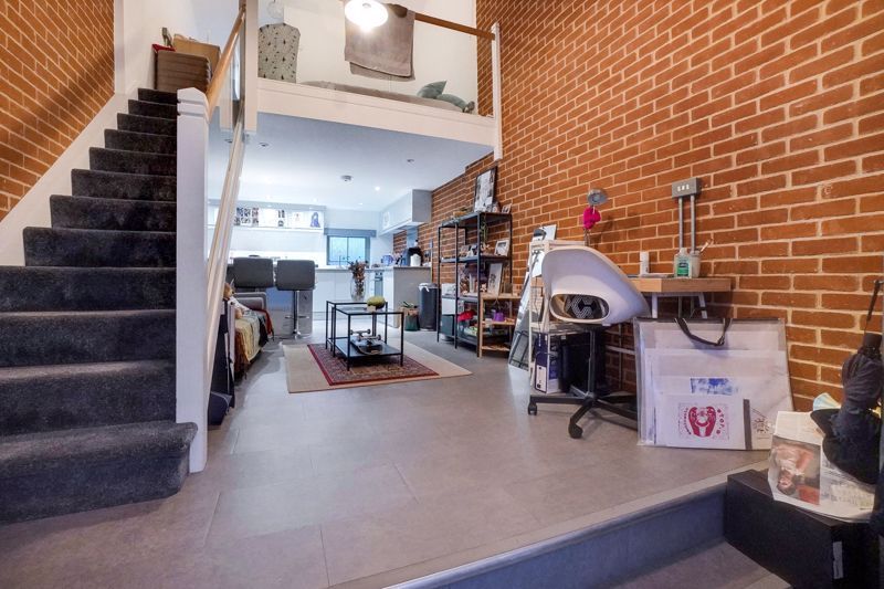 Property photo 1 of 7 Photo 4