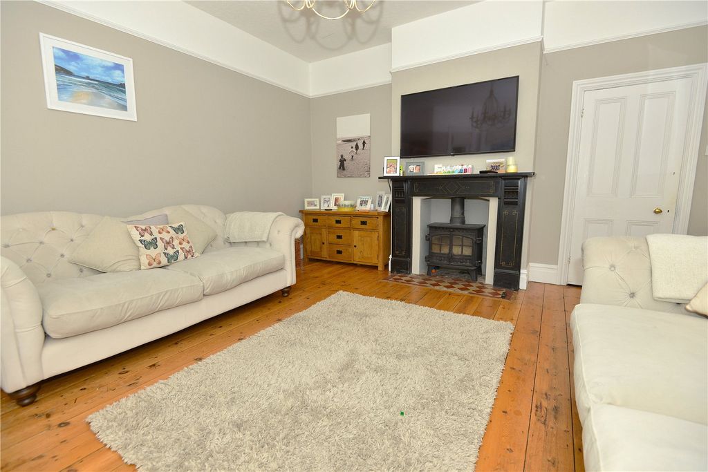 Property photo 3 of 17 Sitting Room