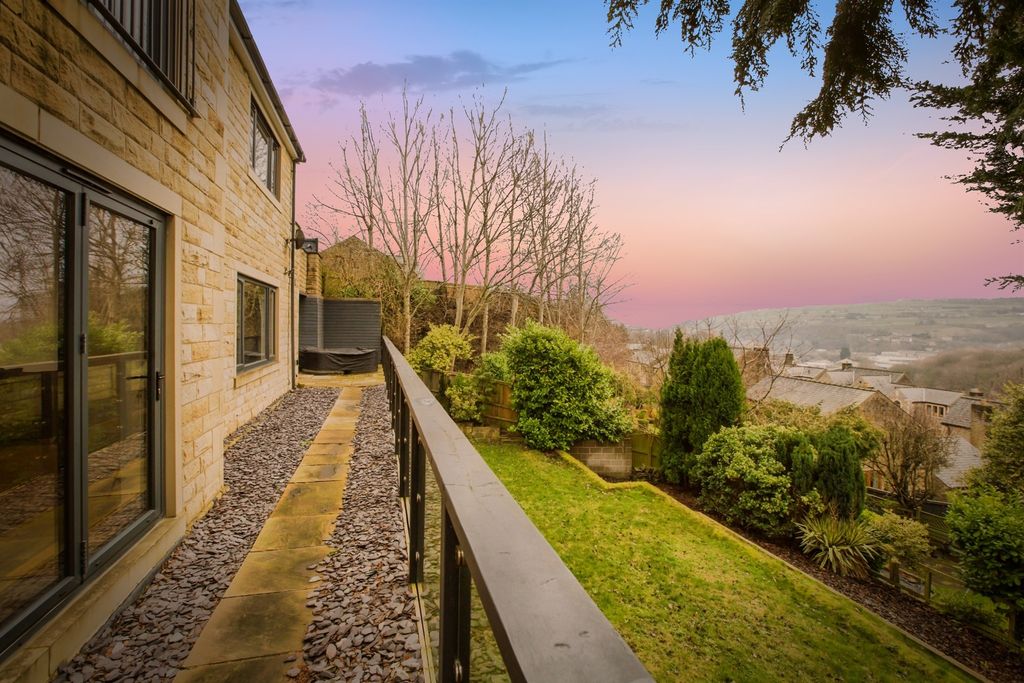 Property photo 2 of 23