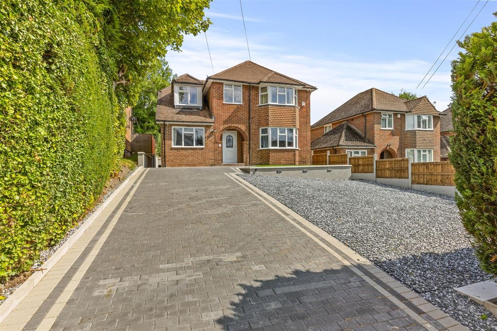Property photo 1 of 16 6 Coningsby Road, Hp13 5Nx-14.Jpg