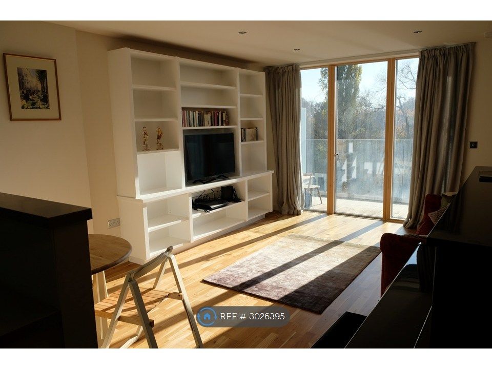 Property photo 1 of 11 Living Room