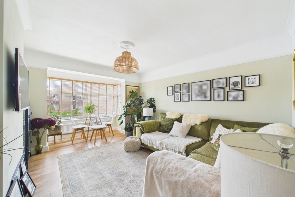 Property photo 1 of 9 Lounde Diner