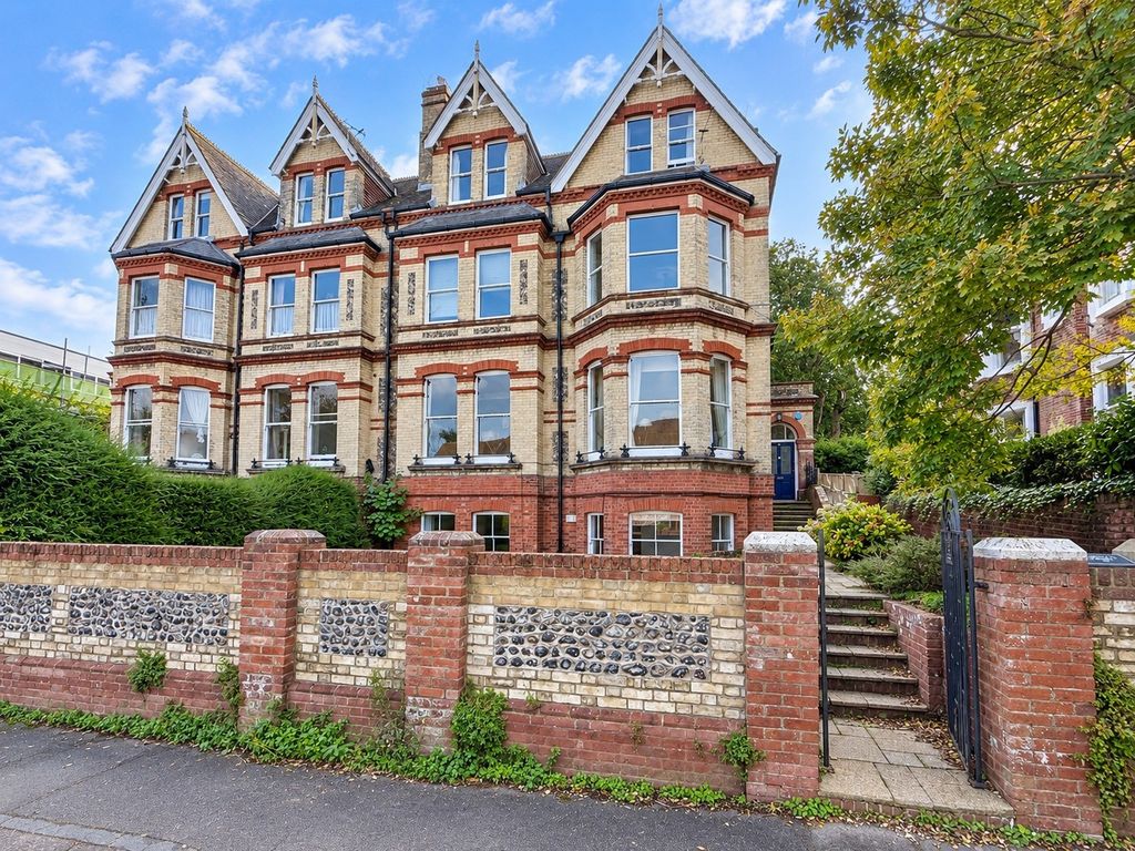 Property photo 1 of 17
