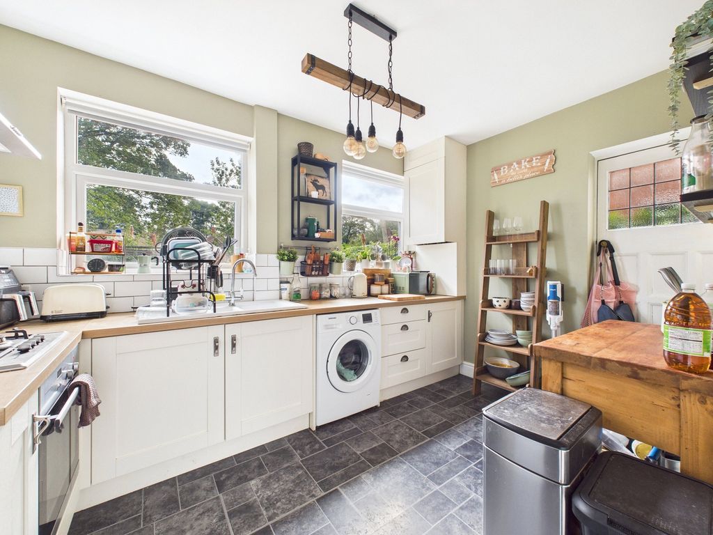 Property photo 3 of 8 Kitchen