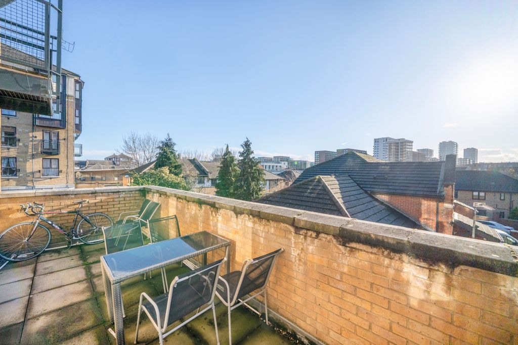 Property photo 1 of 6 Balcony