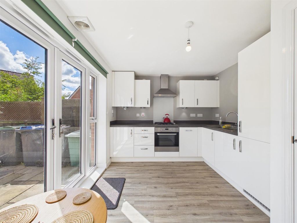 Property photo 3 of 10 Kitchen/Dining Room