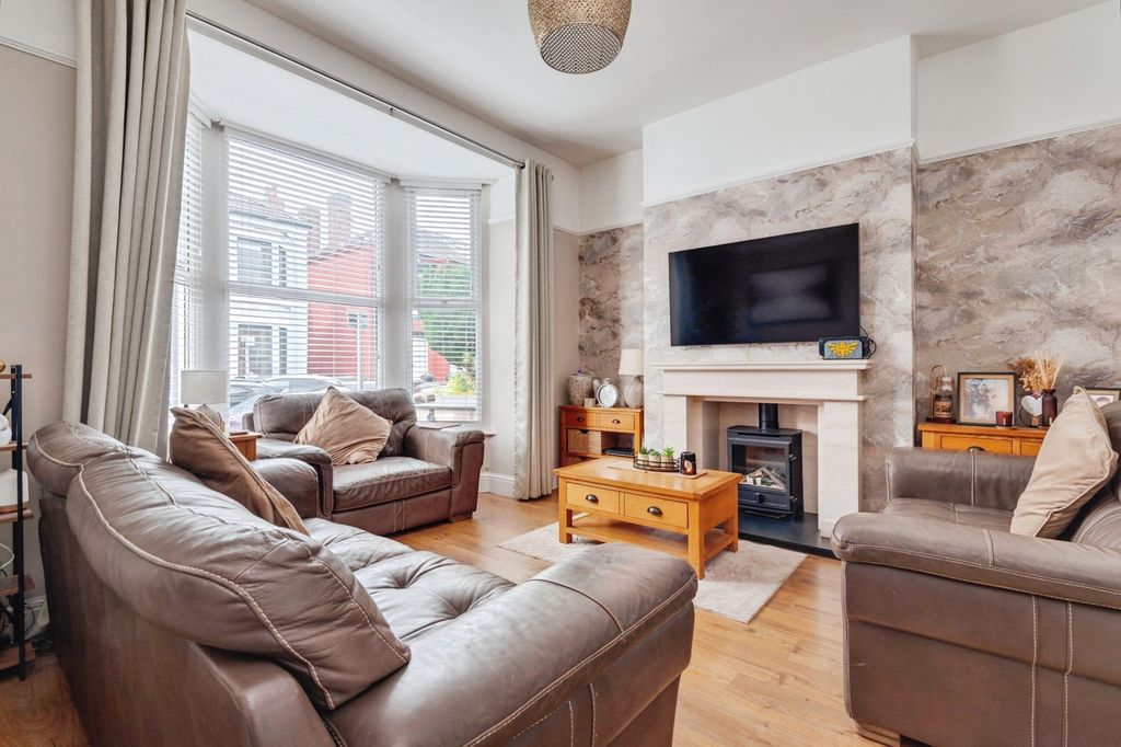 Property photo 2 of 17 Pbox-Img.Jpg
