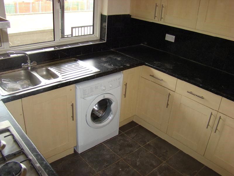 Property photo 3 of 5 Kitchen