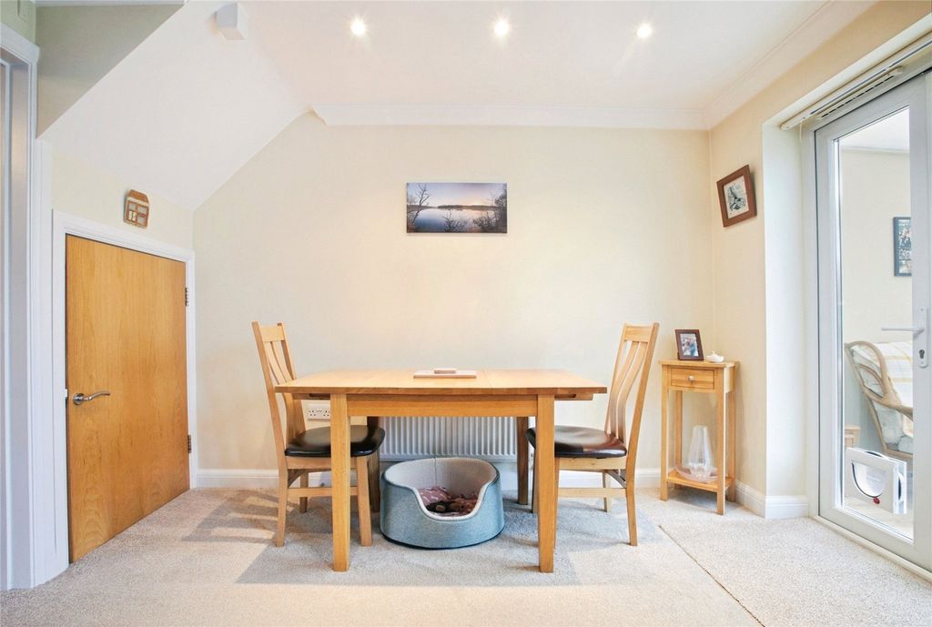 Property photo 3 of 19 Dining Area