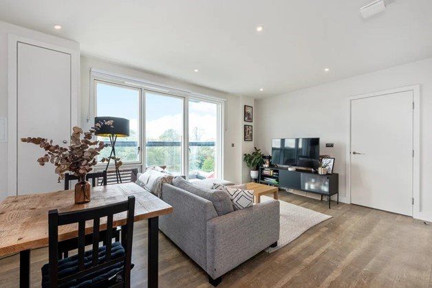 Property photo 3 of 8 Dining / Lounge