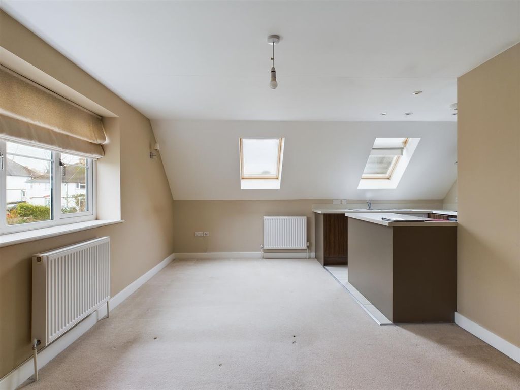 Property photo 2 of 10 Cam02885G0-Pr0263-Still006.Jpg