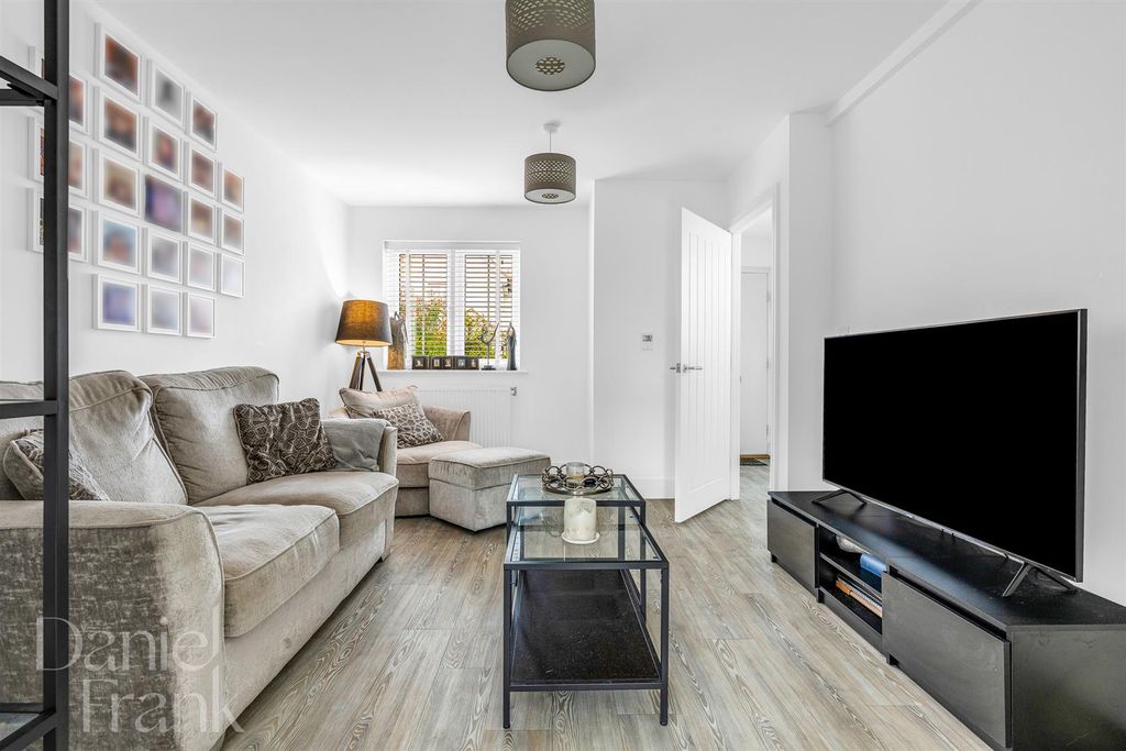 Property photo 3 of 22