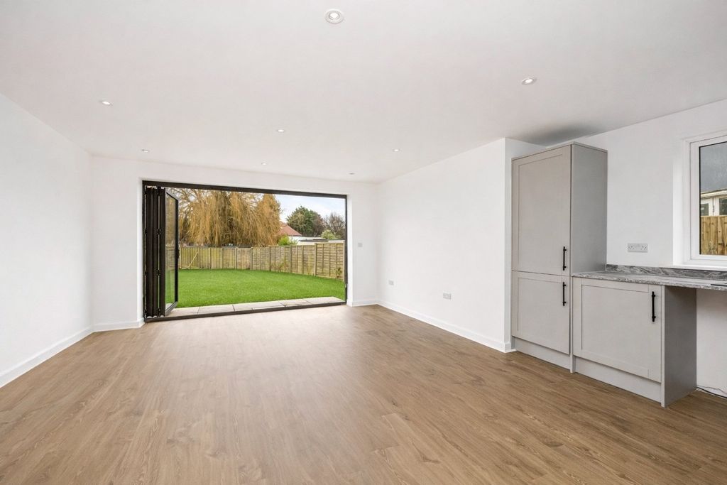 Property photo 2 of 14 Picture No. 71