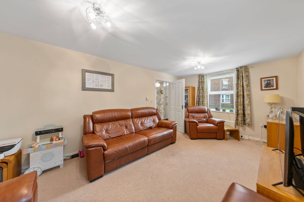 Property photo 2 of 27