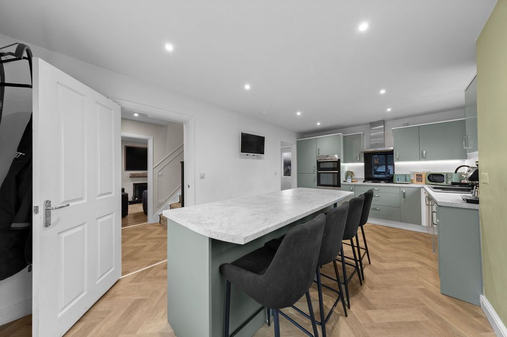 Property photo 3 of 22