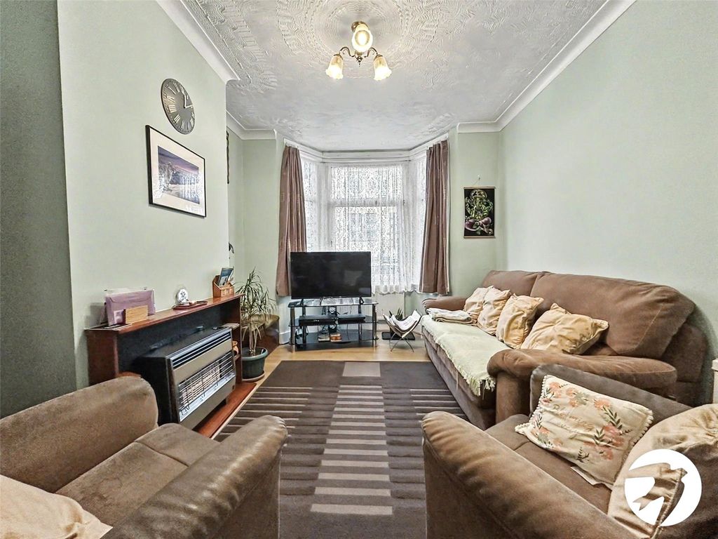 Property photo 2 of 11 Lounge