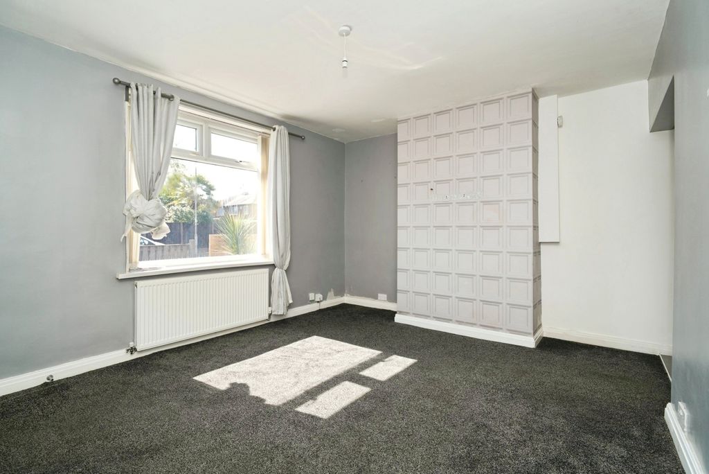 Property photo 2 of 19 Lounge