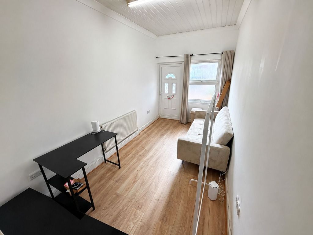 Property photo 3 of 6