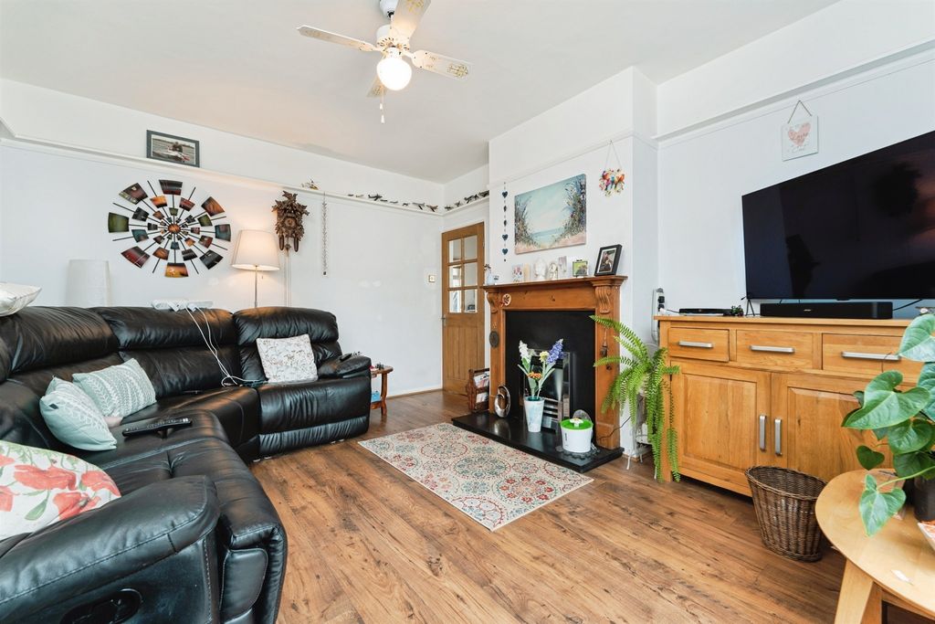 Property photo 3 of 17