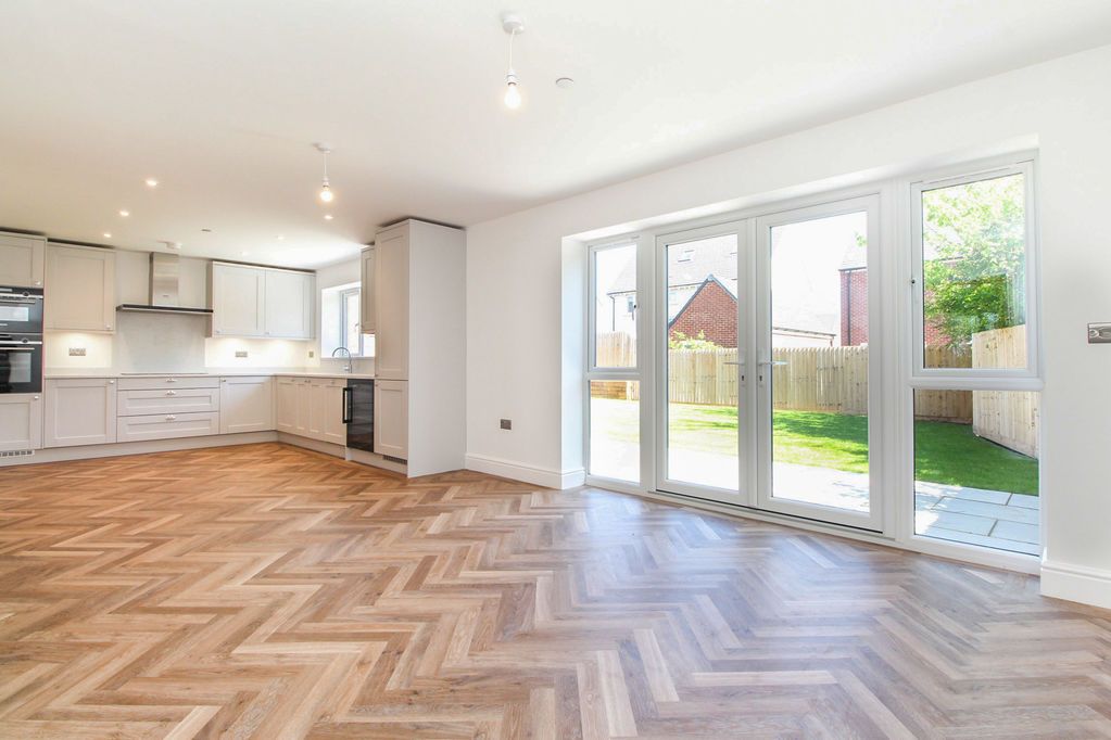 Property photo 2 of 24 Kitchen/Diner/Family Room