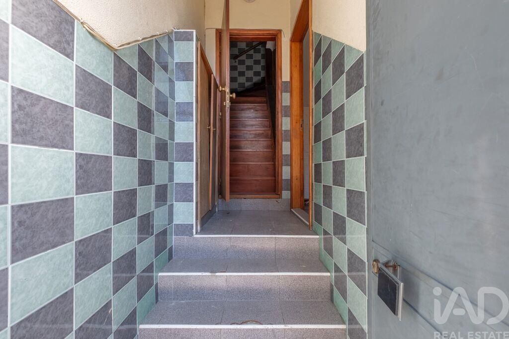 Property photo 2 of 31