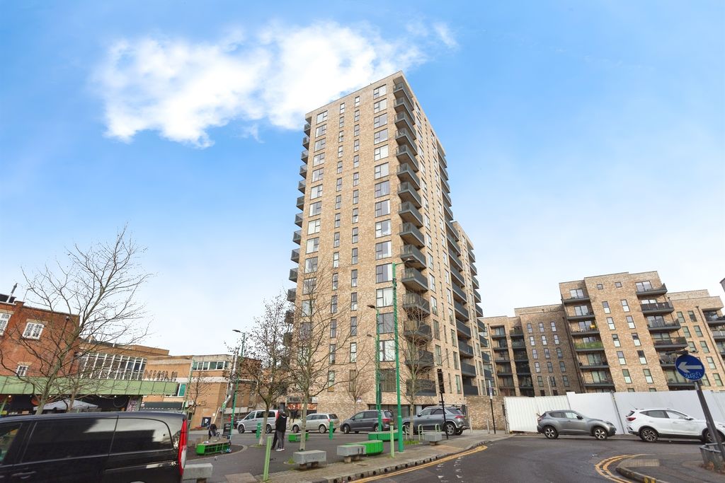 Property photo 1 of 18