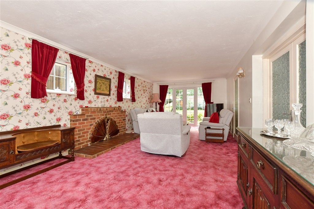 Property photo 2 of 19 Lounge