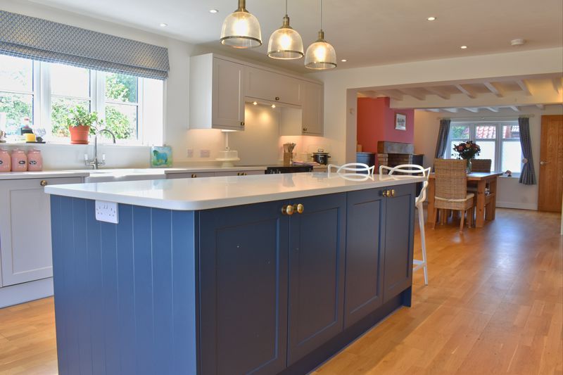 Property photo 3 of 21 Dining Kitchen