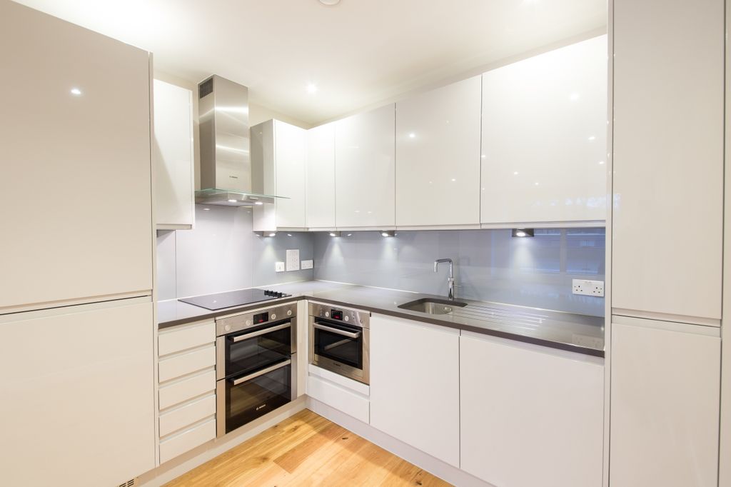 Property photo 2 of 7 Kitchen