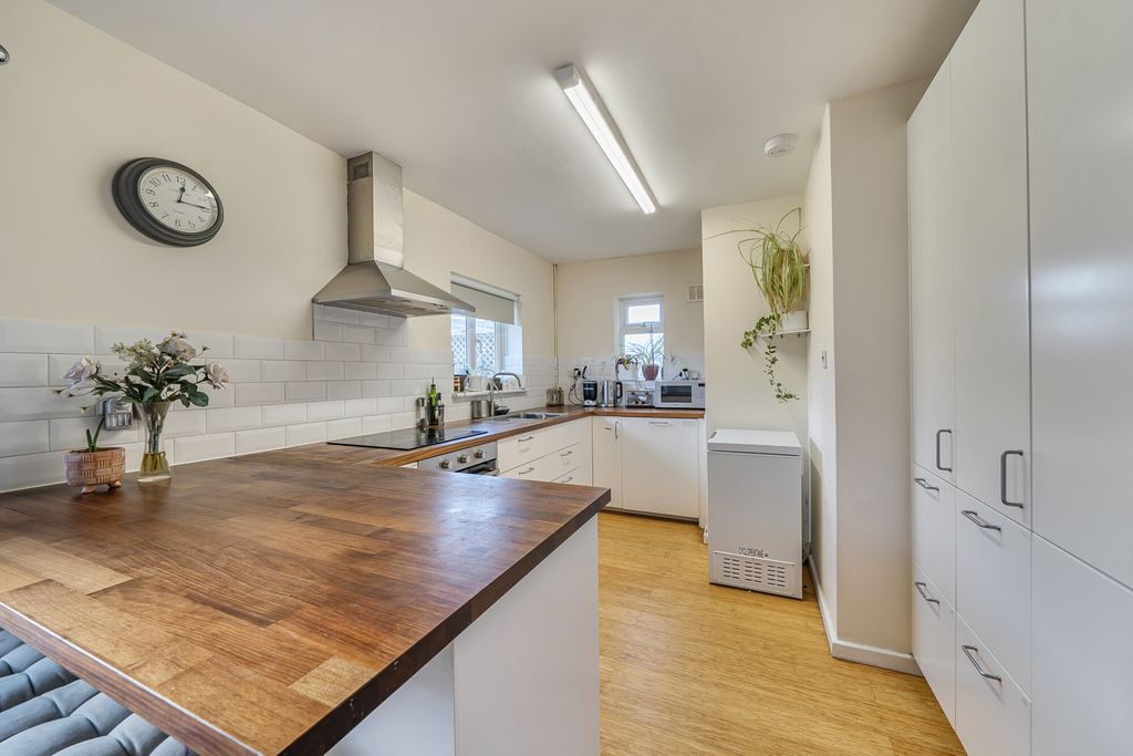 Property photo 2 of 15 1417274-4-699Da5E...