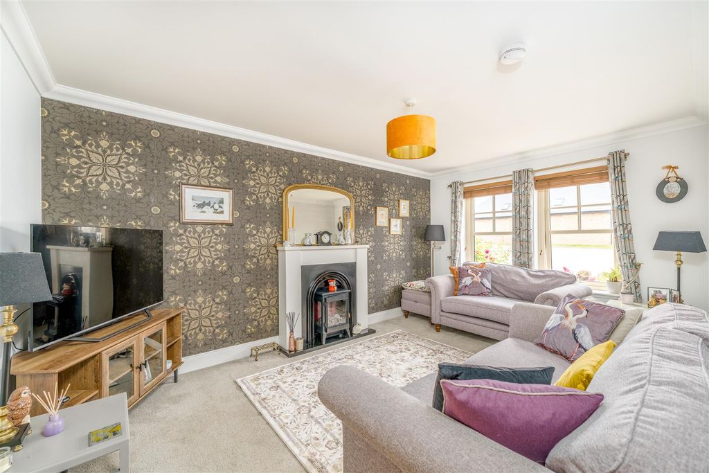 Property photo 3 of 18 24 Dunglass Road_Coldstream-03.Jpg
