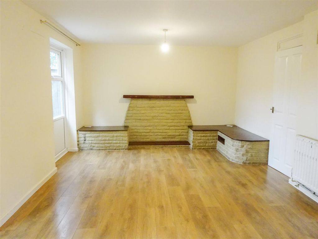 Property photo 3 of 10 Lounge.Jpg