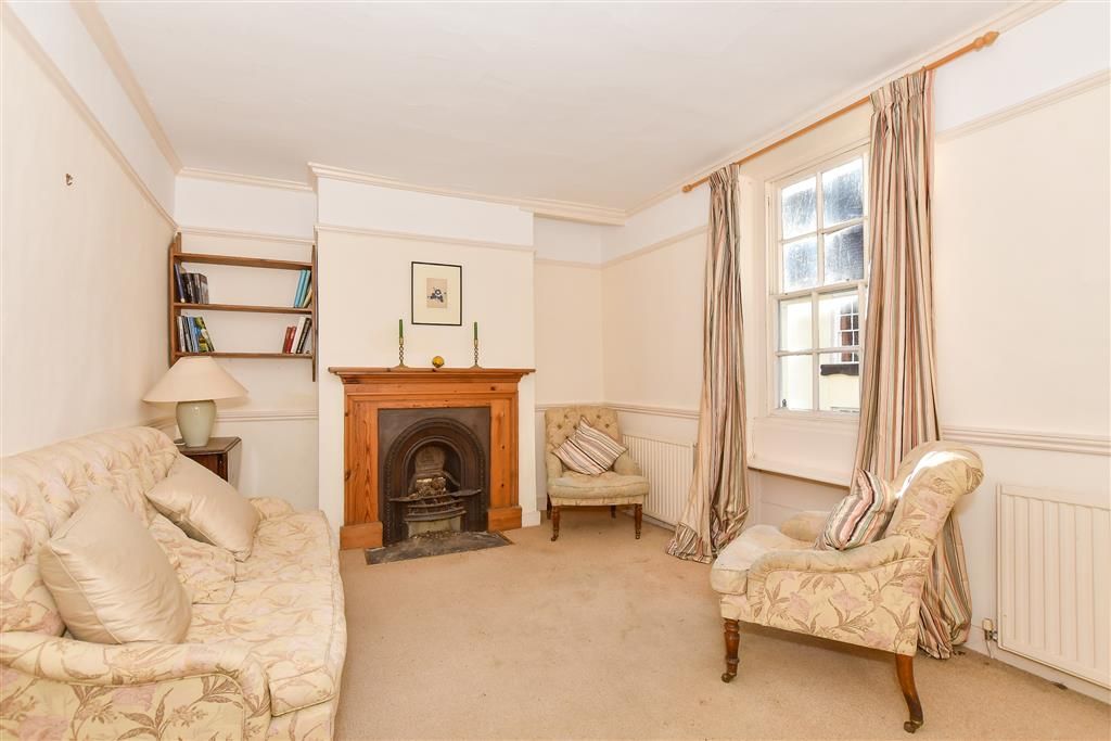 Property photo 3 of 11 Lounge