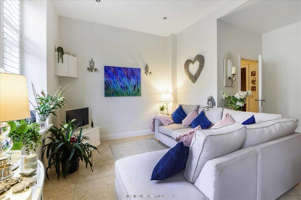 Property photo 3 of 10 Lounge/Dining Room