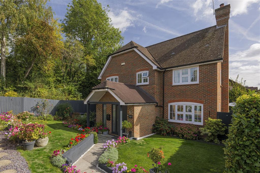 Property photo 2 of 32
