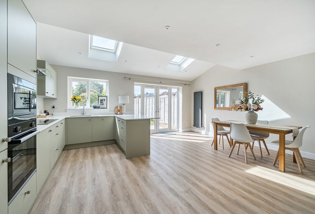 Property photo 3 of 20 1348363-7-68Bb011...