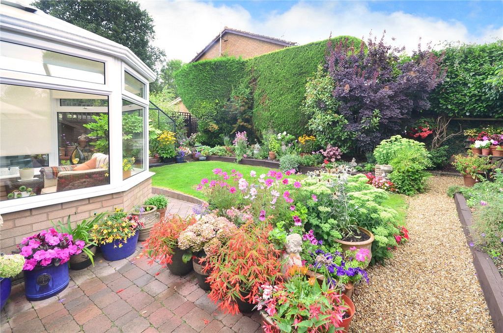Property photo 3 of 27 Garden