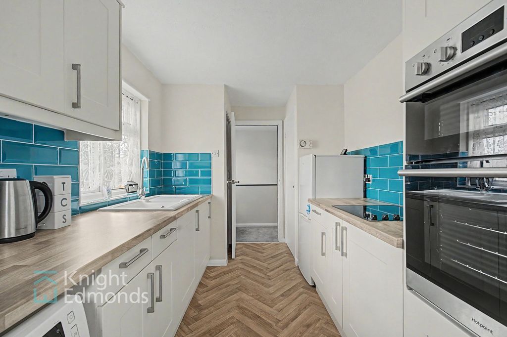 Property photo 2 of 12 Kitchen