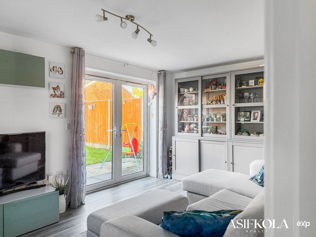 Property photo 2 of 28