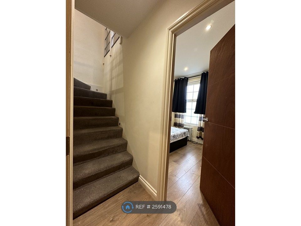 Property photo 3 of 11 Stairs