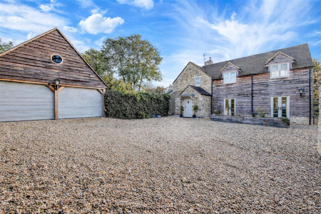 Property photo 1 of 26 Approach